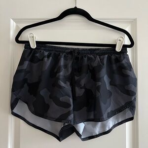 Old Navy Camo Gray Women's Athletic Shorts